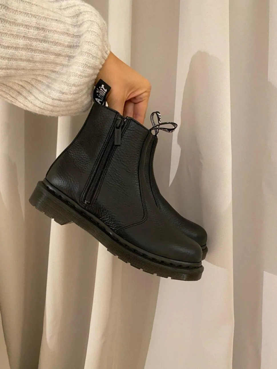 2976 W/Zips Black Milled Nappa