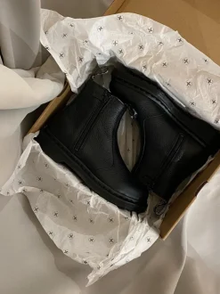 2976 W/Zips Black Milled Nappa