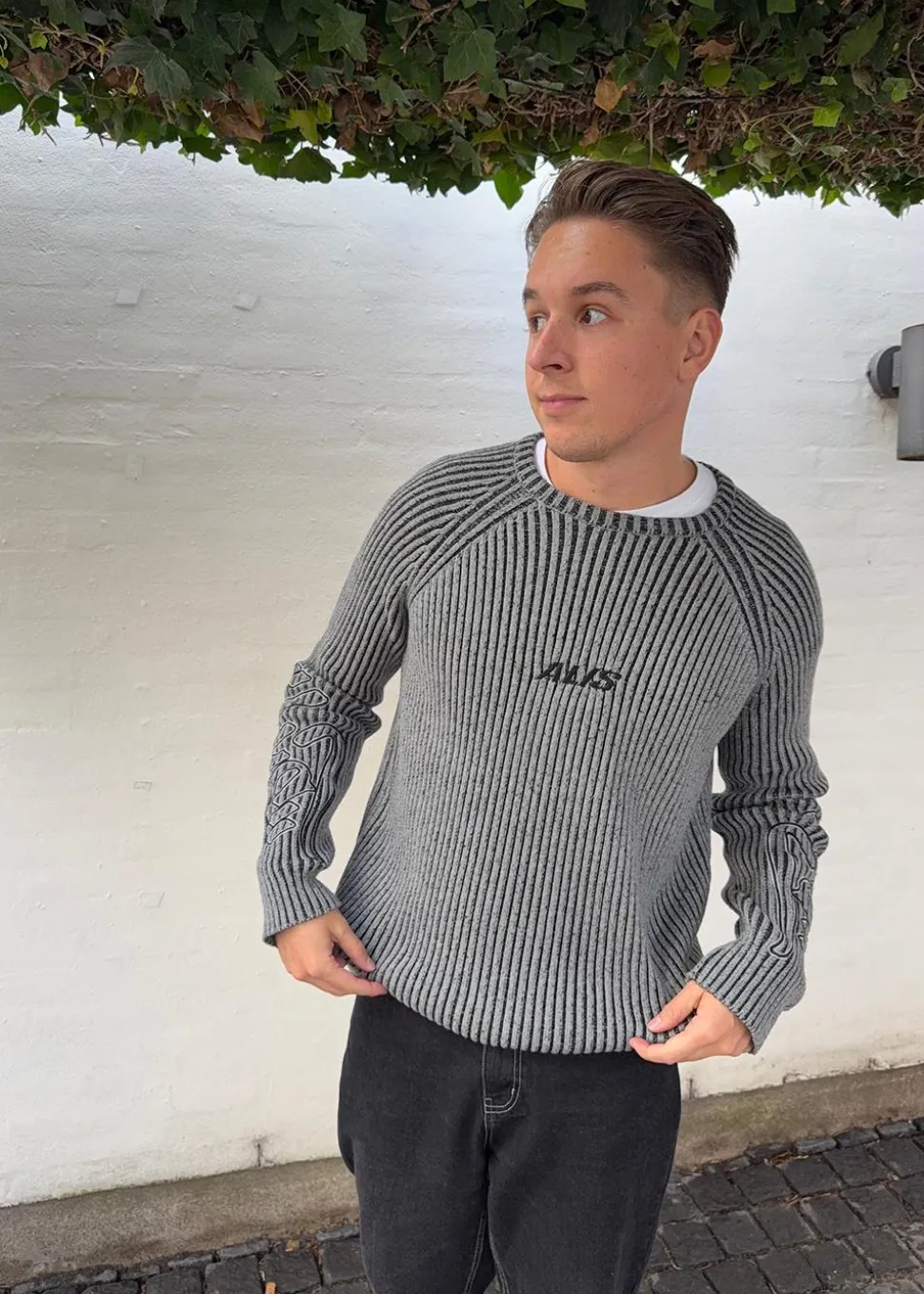 ARIA KNIT SWEAT W/ EMBROIDERY