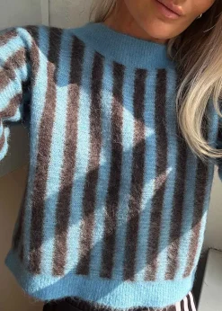 Femme pulls nenybay