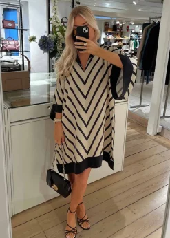 Medium Lily Glossy Goat