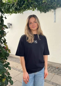 New York Yankees MLB League Essential