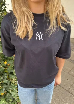 New York Yankees MLB League Essential